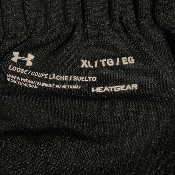 Black under armor shorts - Picture 2 of 6